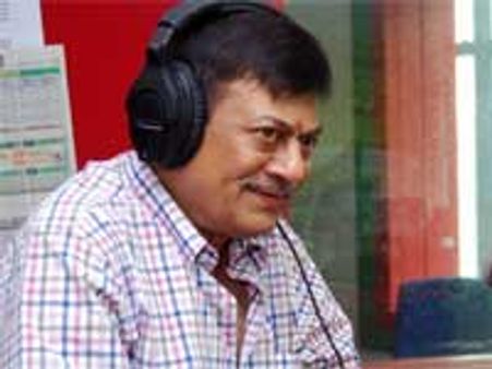 Ananth Nag promotes Eradane Maduve on Radio Mirchi