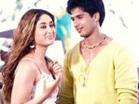 Milenge Milenge, Red Alert had a poor opening