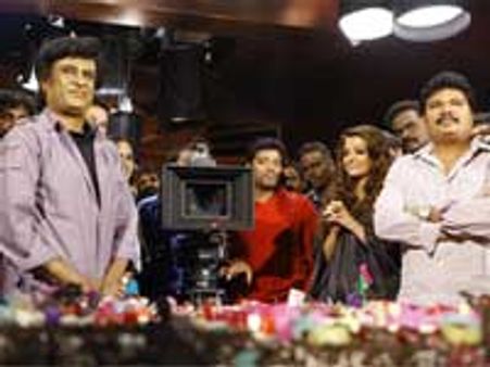 Aishwarya seeks Rajinikanth's blessings