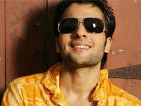 Jackky Bhagnani impresses fans by dancing in FIFA 2010