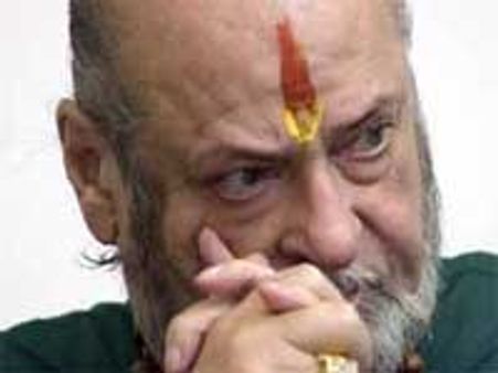 Shammi Kapoor matching dance steps with Ranbir