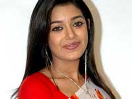 Chaya Singh makes her debut in Bengali