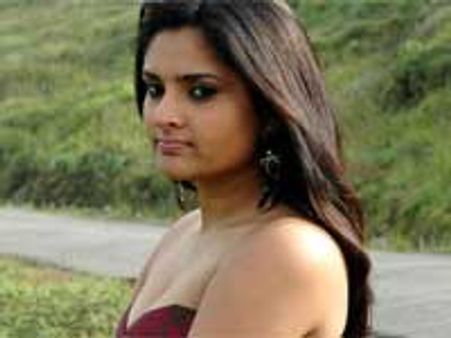 Ramya's stalker continues to text with new number