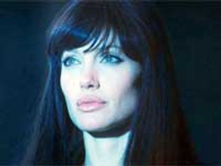 'Salt' injury left Jolie scarred