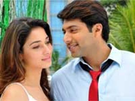 Thillalangadi - Movie Review