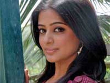 Priyamani not acting with Sudeep in Dwarki's film