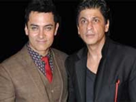 Aamir invites Shahrukh to Peepli Live premiere