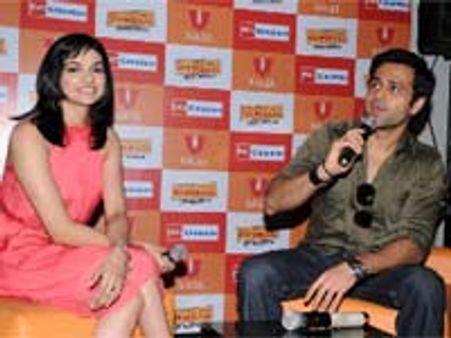Prachi and Emraan visit Sangam Big Cinemas