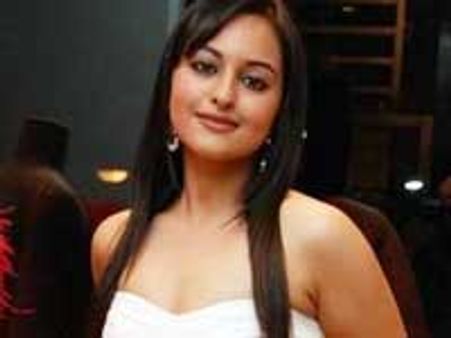 Sonakshi's decisions influenced by Salman