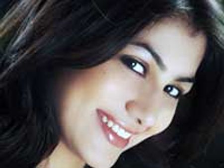 Srithi Jha makes a fool of herself