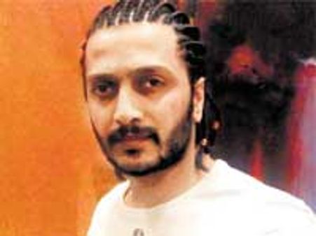 Riteish Deshmukh experiments with his hair!