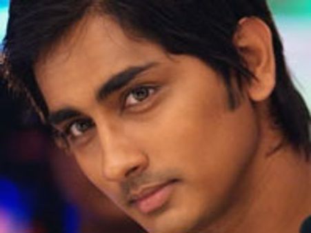 Siddharth is back to Kollywood