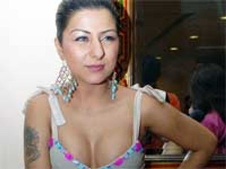 Singer Hard Kaur enters Patiala House