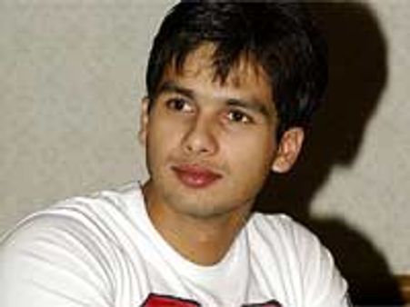 Shahid followed by a crazy fan