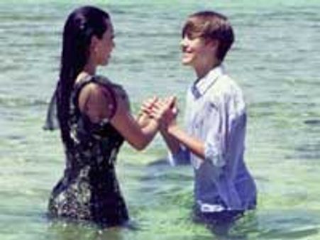 Kim Kardashian, Justin Bieber photo shoot bound to irk his fans again