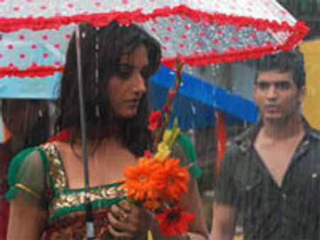 An accident unites Nupur and Mayank?