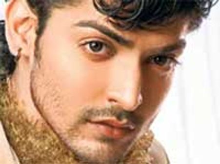 Malaria affected Gurmeet resumes shoot