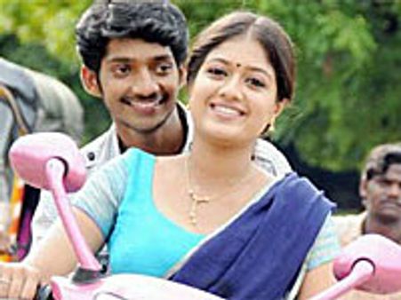 Kadhal Solla Vandhen – Movie Review