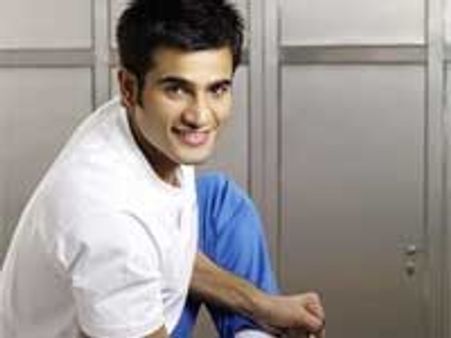 Karan Thacker to dance in a piece of towel