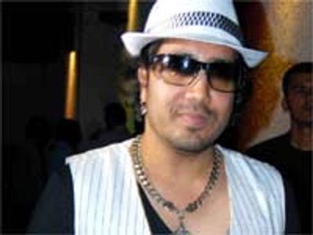 Mika is back home with a smile from Australia