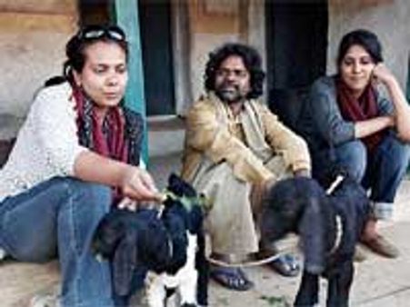 Anushka Rizvi celebrates the success of Peepli Live