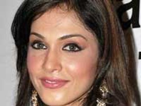 Eesha went through sexual innuendos in Bollywood