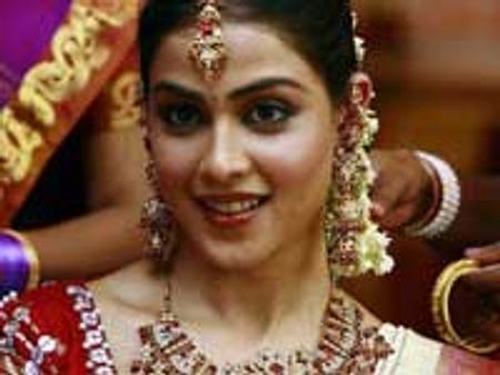 Genelia replaces Asin in Kakha Kakha remake