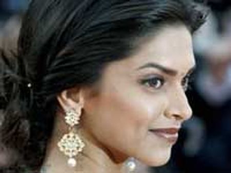Deepika yet to get over Shahrukh