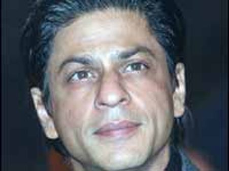 Shahrukh promotes We Are Family