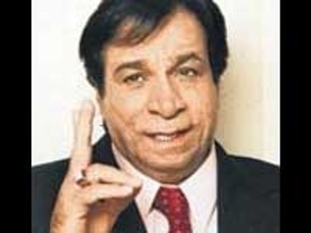 Kader Khan undergoes knee surgery