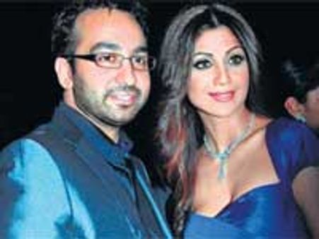 Shilpa's surprise B'day party for Raj falls flat