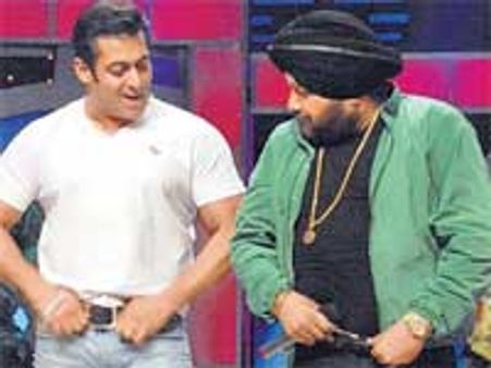 Salman promotes Dabangg in Sa Re Ga Ma Pa