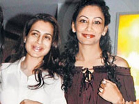 Amisha to throw a baby shower for Manyata