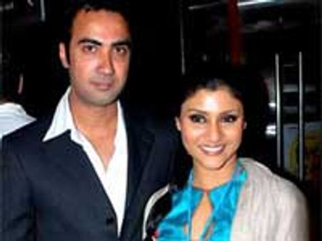 Newly wed Konkona and Ranvir paired for Jackpot