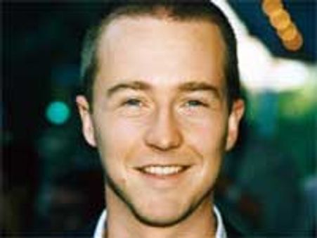 Edward Norton gets a new hairstyle