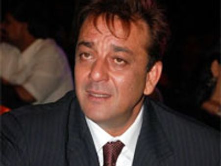 Sanjay Dutt patches up with his sisters