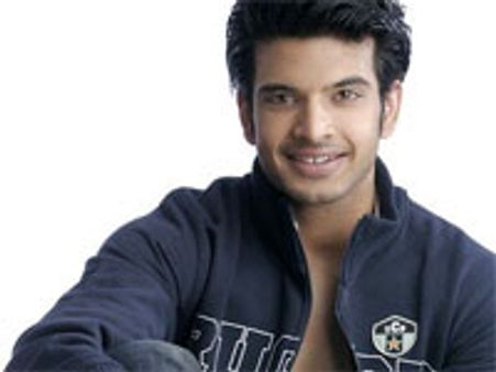 Karan Kundra is back !