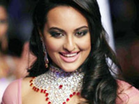 “Salman convinced me to enter films”- Sonakshi