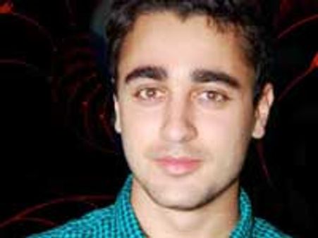 Kareena invites Imran to her sasural