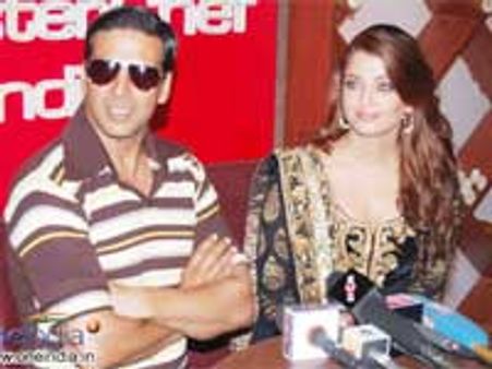 Akshay's special gift for Aishwarya in MasterChef