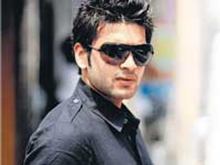 Karan Kundra to adorn a different look in KMH 2