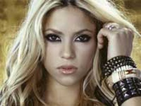 Shakira giving fans opportunity to dance with her onstage