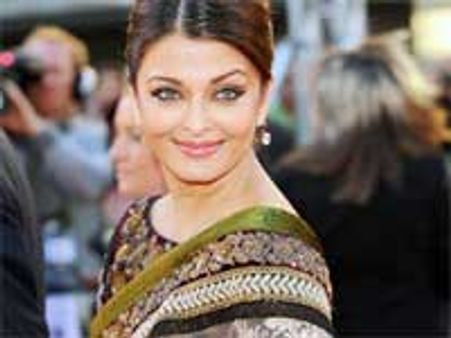 Aishwarya to walk the ramp for Manish