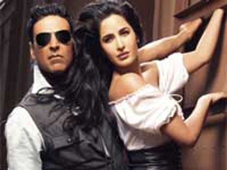 Farah's husband Shirish turns lyricist!