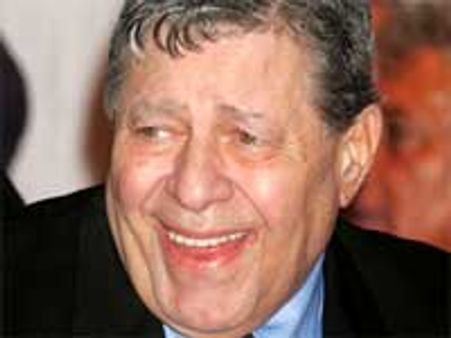 Jerry Lewis says Lindsay needs spanking on her ass