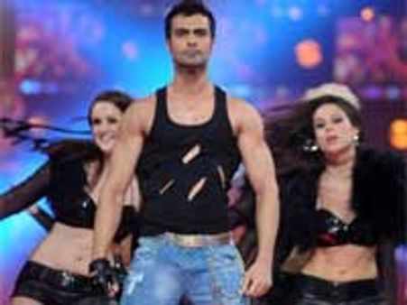 Ashmit breaks down in tears on Bigg Boss 4