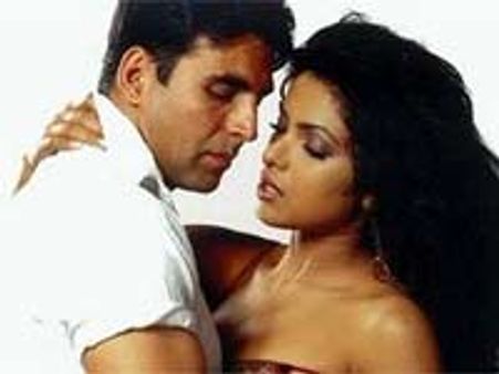 Akshay Kumar replacing Priyanka Chopra in KKK 4!