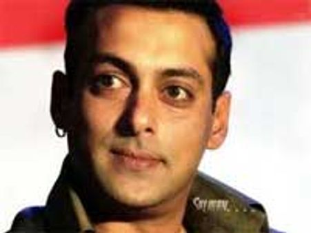 Salman misses Ranbir's Anjaana Anjaani screening