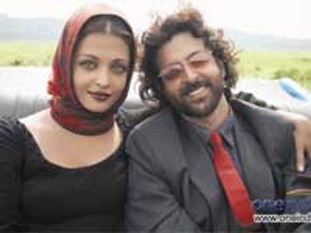 Hrithik and Ash play a mature character in Guzaarish