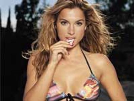 Erin Jill Andrews wants pics from her nude video